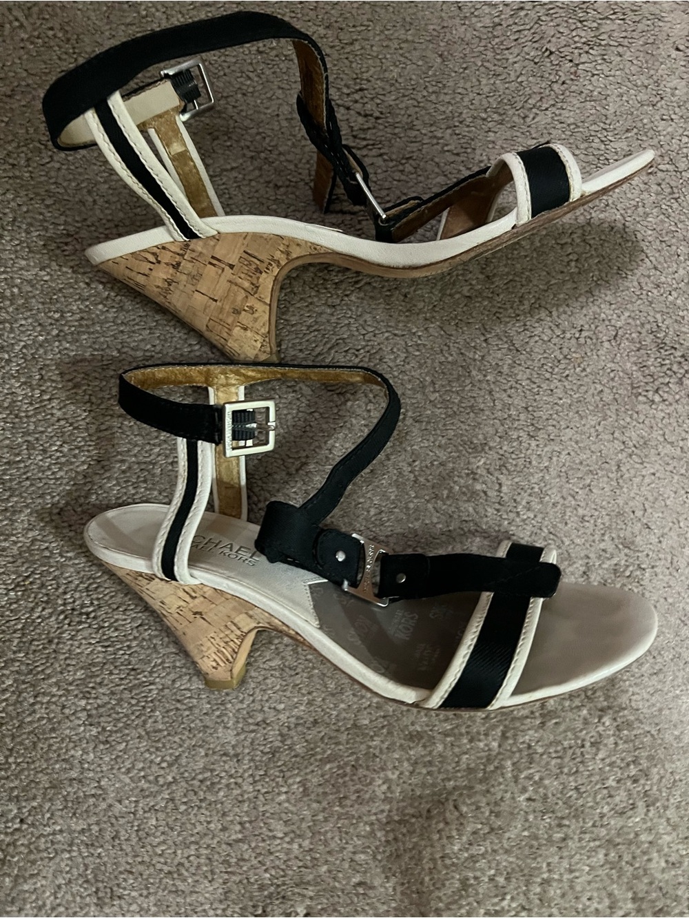 Michael Kors 7 kitten heal black/white t-strap color block gray metal hardware - Picture 4 of 5
